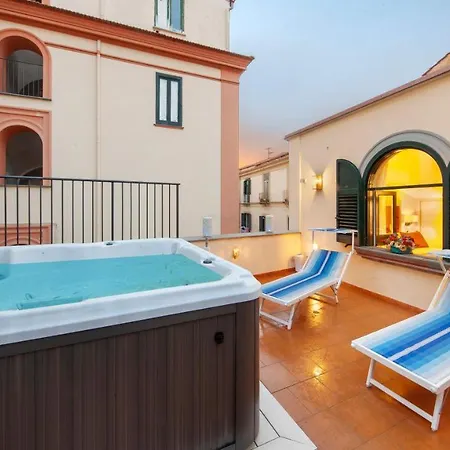 בית הארחה Maison Amalia 4*